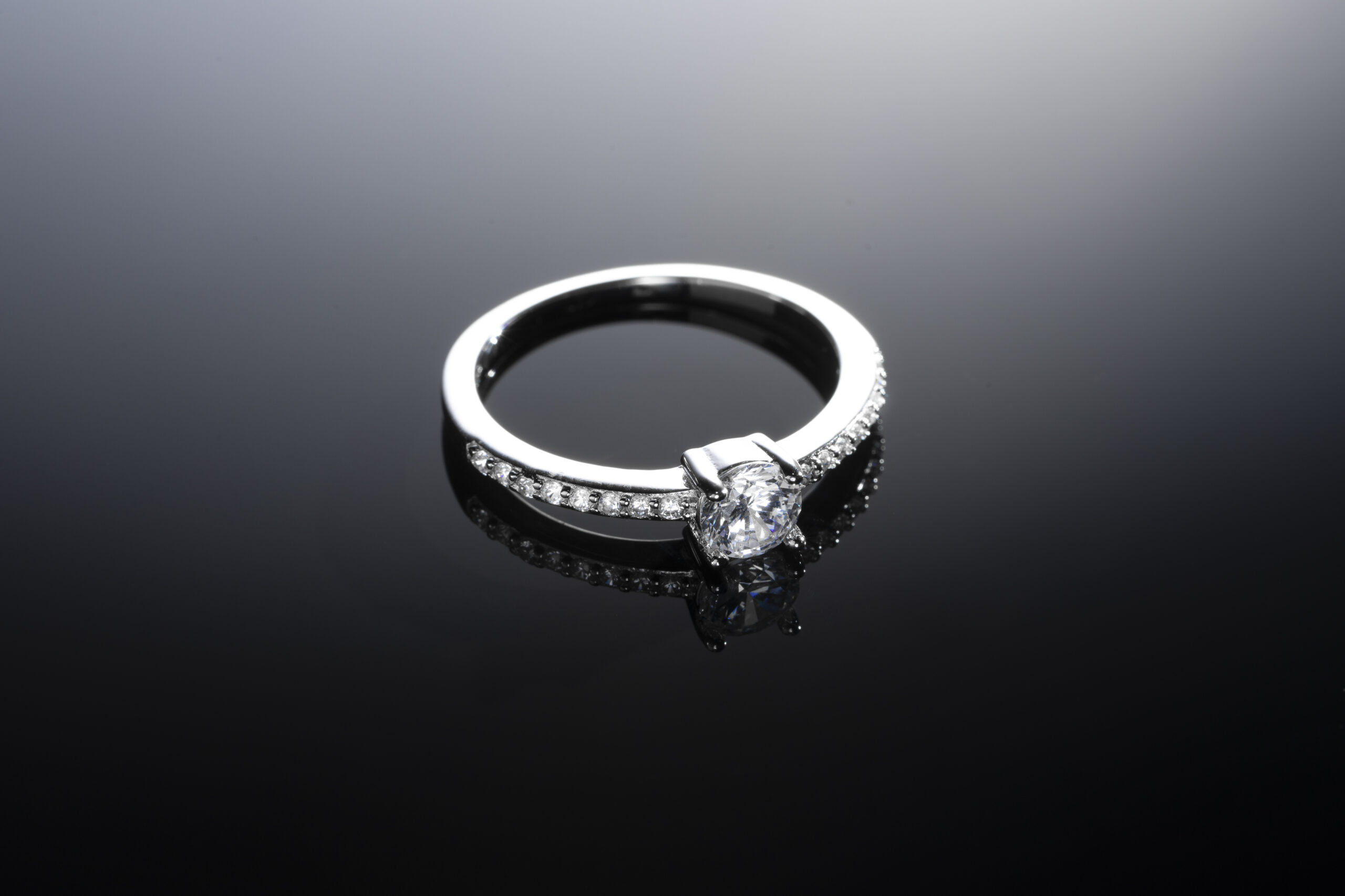 beautiful-engagement-ring-with-diamonds