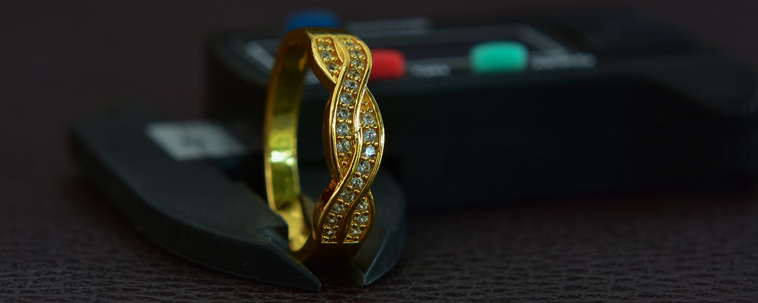 ring, metal, white, silver, wedding, object, gold, old, black, glass, symbol, macro